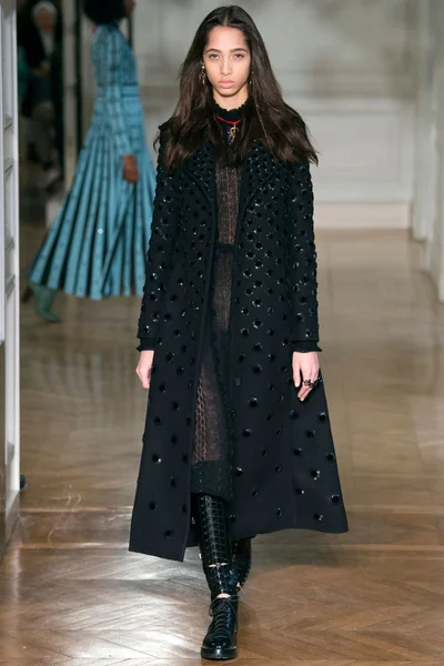 Look 27